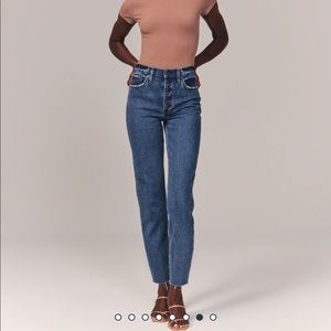 Abercrombie & Fitch High Rise Mom Jeans